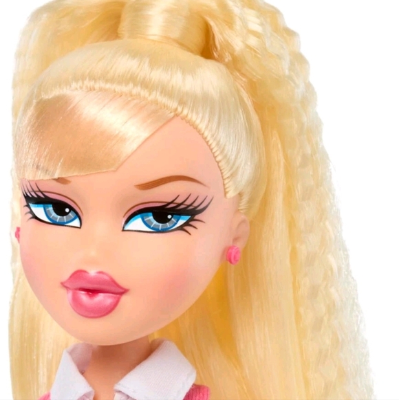 Chloe Play Sportz Doll - Picture 6 of 10